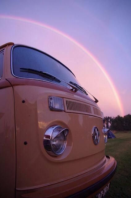 "Reprezenta libertatea, avea farmec şi aducea zâmbete pe feţele oamenilor". Legendarul Volkswagen Transporter, la capăt de drum 226849
