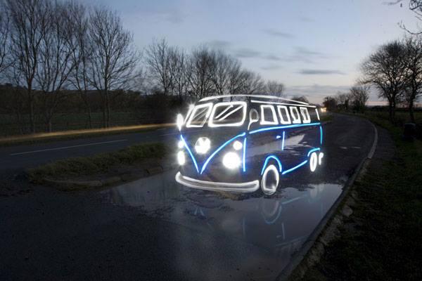 "Reprezenta libertatea, avea farmec şi aducea zâmbete pe feţele oamenilor". Legendarul Volkswagen Transporter, la capăt de drum 226850