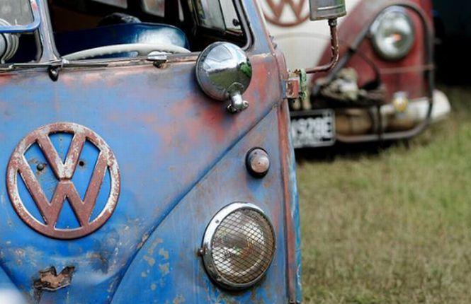 "Reprezenta libertatea, avea farmec şi aducea zâmbete pe feţele oamenilor". Legendarul Volkswagen Transporter, la capăt de drum 226851