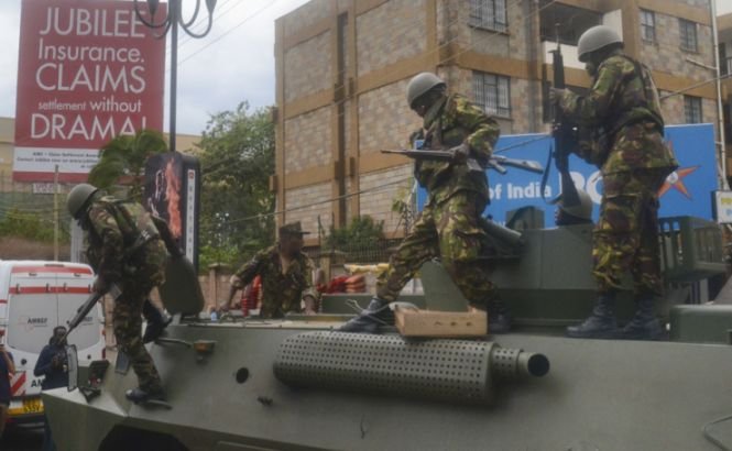 Teroriştii din Nairobi spun că vor UCIDE toţi ostaticii. Armata a intervenit în forţă