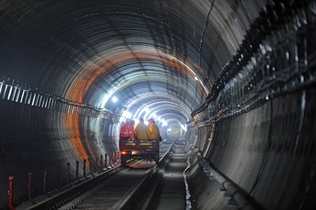 Cum o fi reuşit Ceauşescu să construiască metroul bucureştean?! Tronsonul Dr. Taberei-Eroilor, gata în 2016