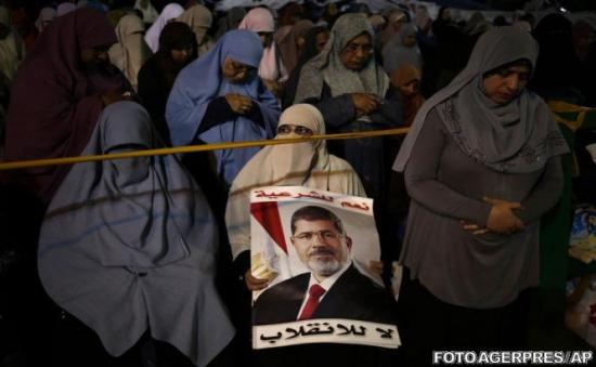 Guvernul egiptean amână interzicerea Frăţiei Musulmane 