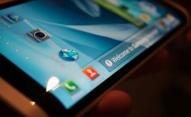 Samsung lansează telefonul viitorului. Aparatul va dispune de un ECRAN CURBAT