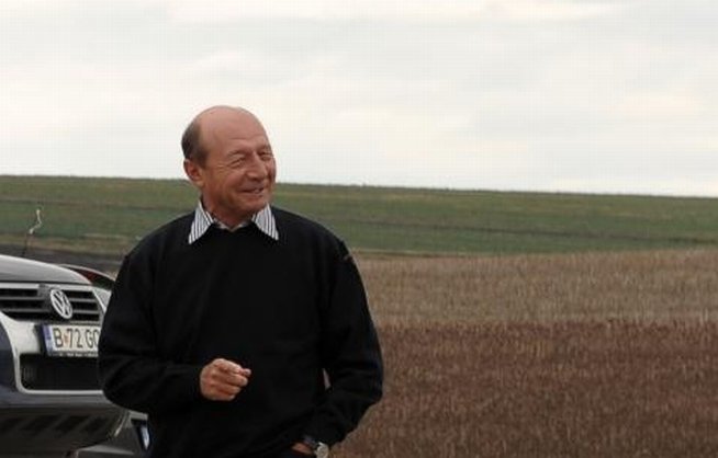 Traian Băsescu: Problema Roşia Montană a generat două abordări, ambele MINCINOASE