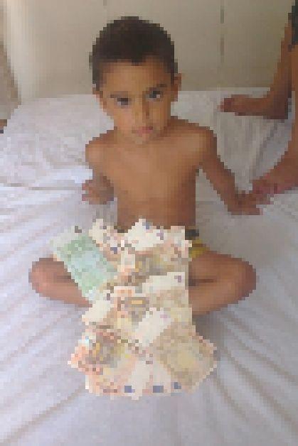 Un belgian a creat un site pe care postează fotografiile făcute de cel care i-ar fi furat telefonul. Pozele, realizate în România 227621