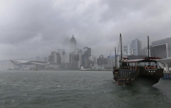 Peste 70 de persoane sunt date dispărute în Marea Chinei de Est, traversată de un taifun