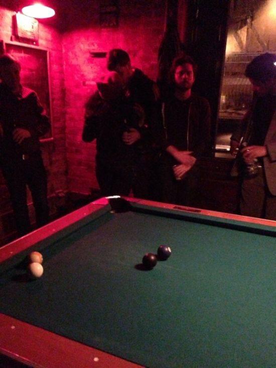 Priveşte cu atenţie ce se întâmplă în fundal. Toate cuplurile astea îl vor urî 227832