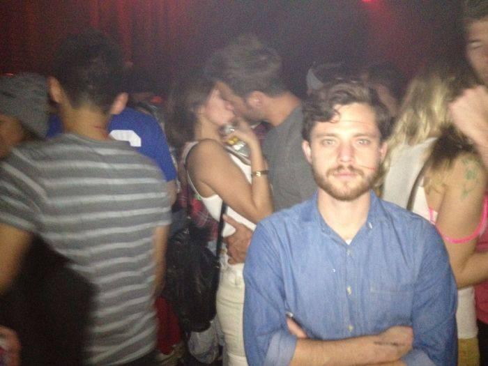 Priveşte cu atenţie ce se întâmplă în fundal. Toate cuplurile astea îl vor urî 227833