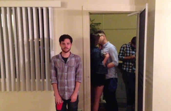 Priveşte cu atenţie ce se întâmplă în fundal. Toate cuplurile astea îl vor urî 227834