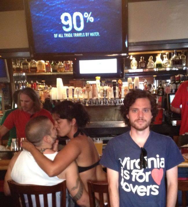 Priveşte cu atenţie ce se întâmplă în fundal. Toate cuplurile astea îl vor urî 227843