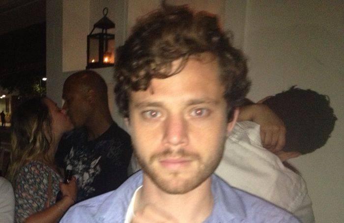 Priveşte cu atenţie ce se întâmplă în fundal. Toate cuplurile astea îl vor urî 227844