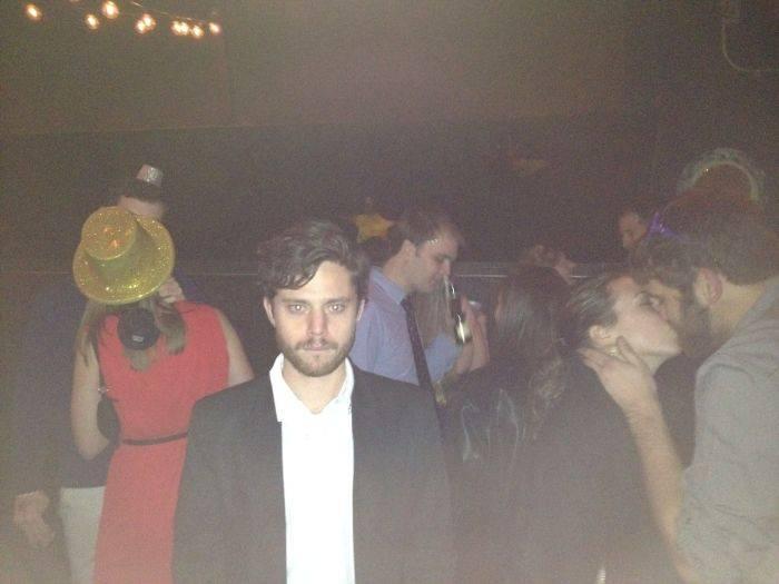 Priveşte cu atenţie ce se întâmplă în fundal. Toate cuplurile astea îl vor urî 227846