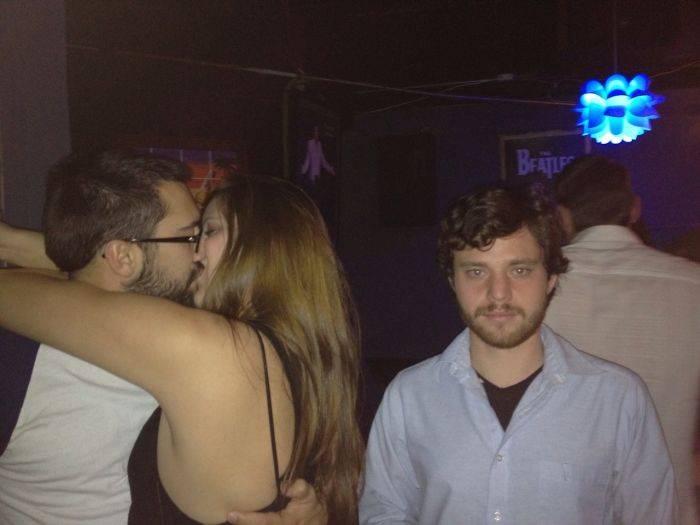 Priveşte cu atenţie ce se întâmplă în fundal. Toate cuplurile astea îl vor urî 227847