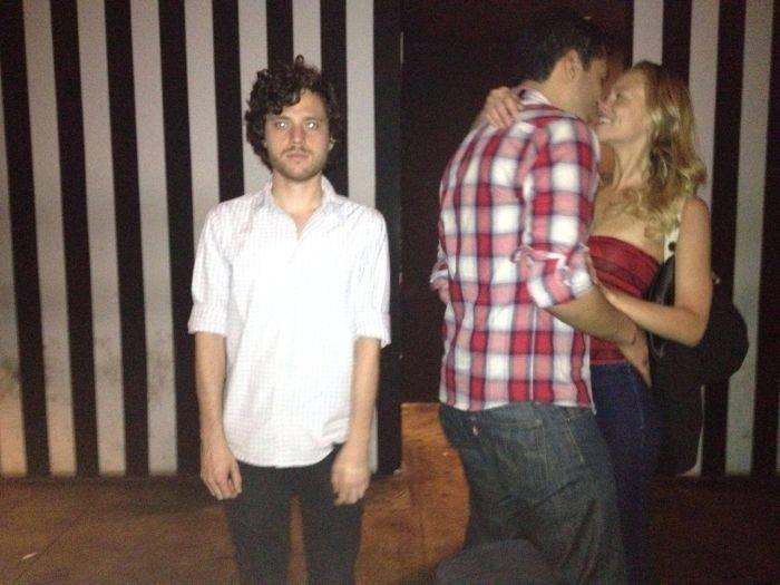 Priveşte cu atenţie ce se întâmplă în fundal. Toate cuplurile astea îl vor urî 227851