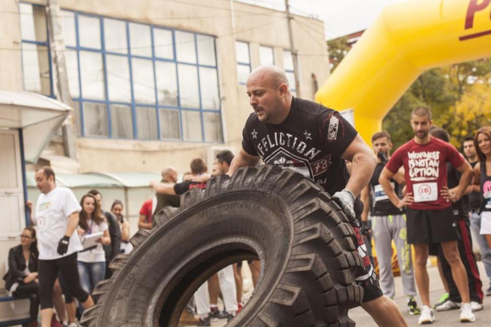 Roxana Vancea are o forma fizică de zile mari: 40 de genuflexiuni cu haltera de 10 kg 227899