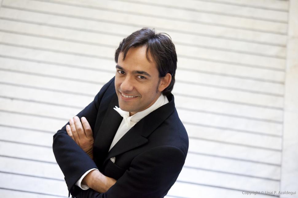 Violoncelistul RĂZVAN SUMA revine pe scenele din 13 oraşe din România, într-un turneu extraordinar alături de pianistul spaniol JOSU OKIÑENA 227956