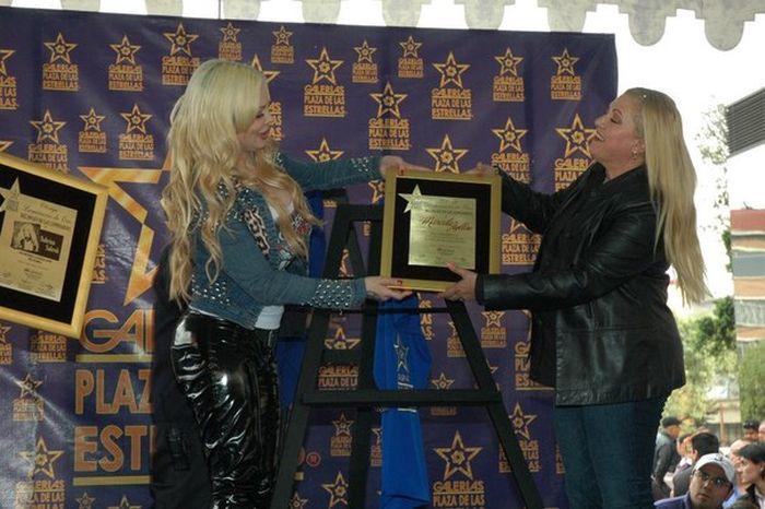 Cum credeţi că îşi câştigă existenţa această femeie. Nu te-ai fi aşteptat la asta, dacă o vezi cum arată 228046