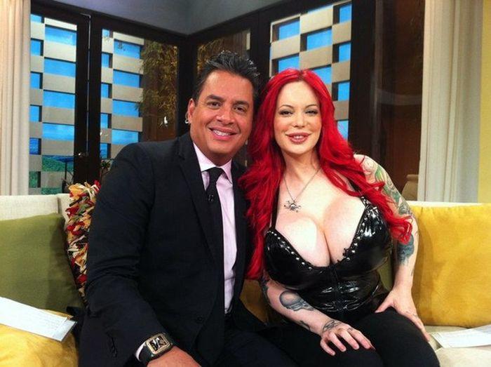 Cum credeţi că îşi câştigă existenţa această femeie. Nu te-ai fi aşteptat la asta, dacă o vezi cum arată 228047