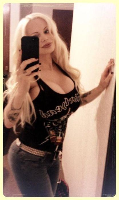 Cum credeţi că îşi câştigă existenţa această femeie. Nu te-ai fi aşteptat la asta, dacă o vezi cum arată 228049