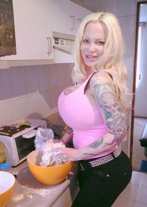 Cum credeţi că îşi câştigă existenţa această femeie. Nu te-ai fi aşteptat la asta, dacă o vezi cum arată 228051