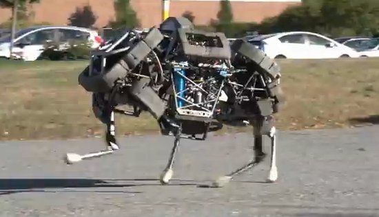 Cel mai rapid robot din lume, conceput pentru a fi folosit în scopuri militare, a fost dezlănţuit în aer liber