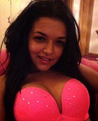 Ea este cea mai SEXY studentă din România. I-a înnebunit pe profesori când a apărut aşa la ore 228471