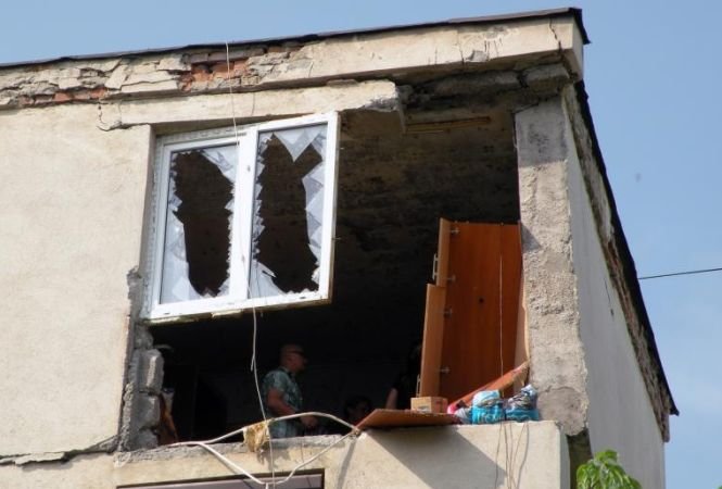Explozie într-un bloc din localitatea dâmboviţeană Fieni. Cinci persoane au fost rănite