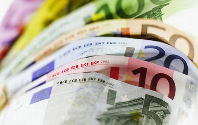 O greşeală de dactilografiere a mărit datoria publică a Spaniei cu 10 miliarde de euro