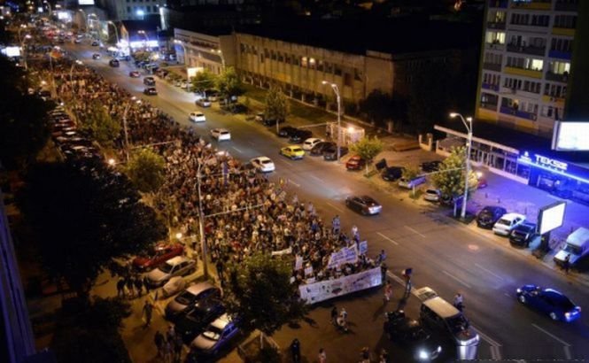 Aproape 1.000 de persoane protestează la Cluj faţă de proiectul de la Roşia Montană