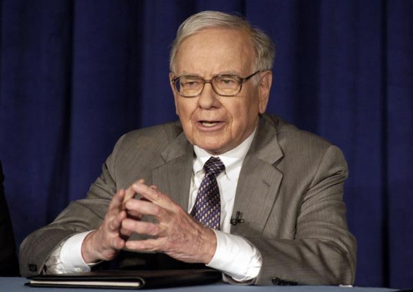 Warren Buffett AVERTIZEAZĂ: Practica aceasta e ca BOMBA NUCLEARĂ