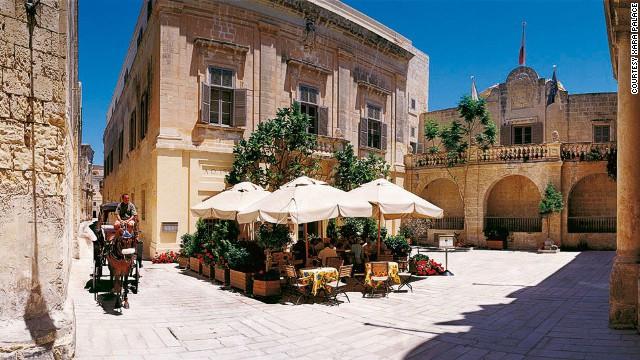 Vrei să trăieşti ca un rege? Iată cele mai spectaculoase palate şi castele transformate în hoteluri 228854