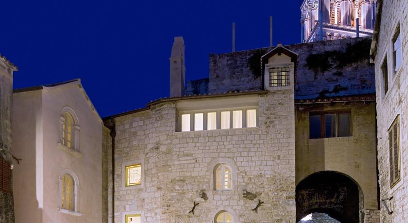 Vrei să trăieşti ca un rege? Iată cele mai spectaculoase palate şi castele transformate în hoteluri 228864