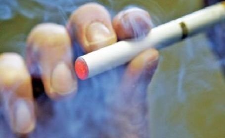 PE respinge propunerea CE ca ţigările electronice să fie vândute exclusiv în farmacii
