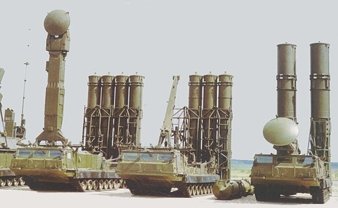 Rusia va furniza Iranului noile rachete S-300