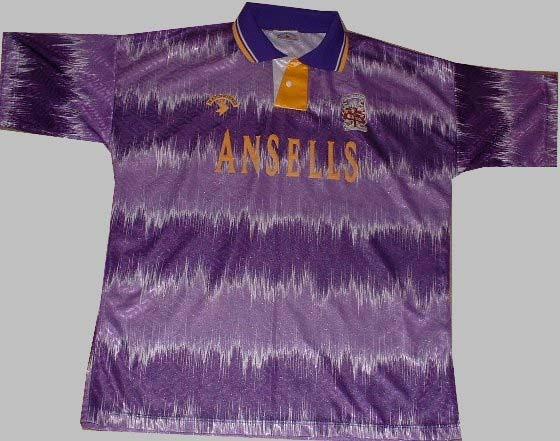 Când fotbalul sfidează estetica. Top 10 cele mai urâte echipamente 229306