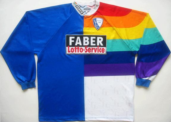 Când fotbalul sfidează estetica. Top 10 cele mai urâte echipamente 229308