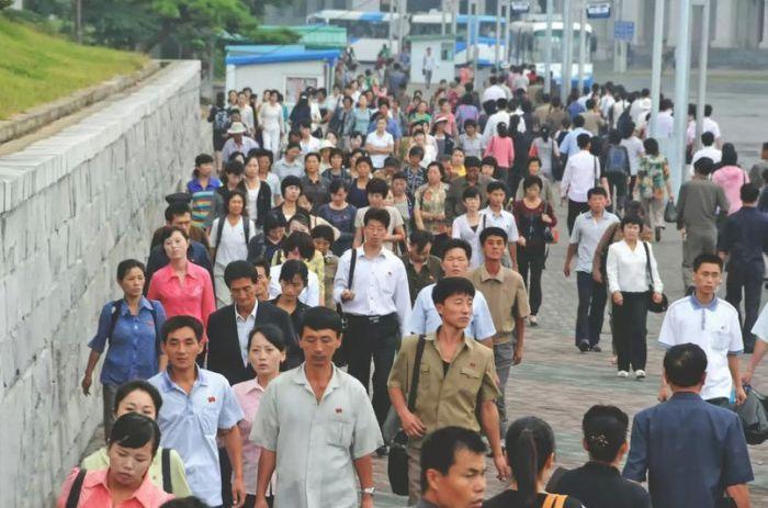 Imagini REALE din statul care aprinde spiritele pe plan internaţional. "Coreea de Nord este o ţară frumoasă" 229236