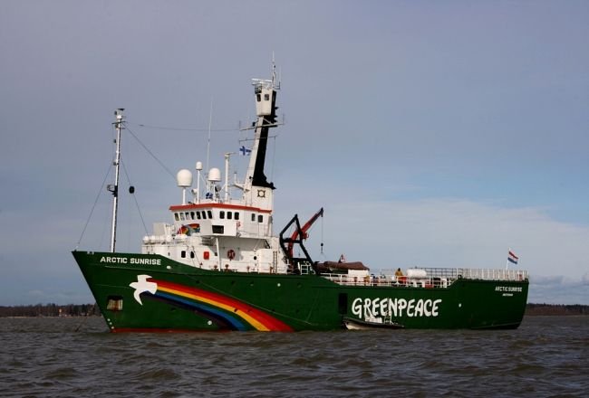 Ruşii susţin că pe nava aparţinând Greenpeace au fost găsite droguri de mare risc