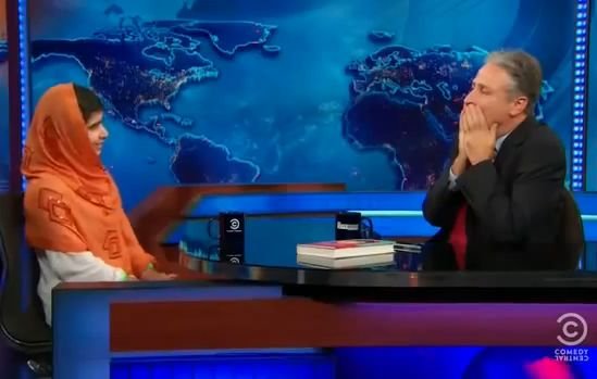 Adolescenta Malala l-a lăsat fără replică pe Jon Stewart, în timpul unui interviu. Ce i-ar face unui taliban 
