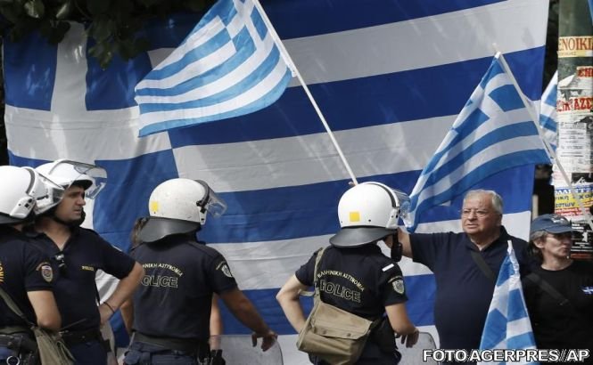 Cabinetul personal al unui ministru grec, incendiat de mai multe persoane necunoscute