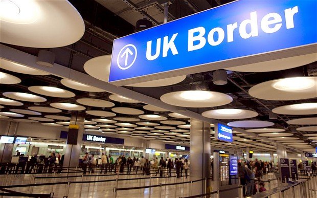 Ce le pregăteşte Marea Britanie imigranţilor. ROMÂNII afectaţi şi ei de proiectul de lege