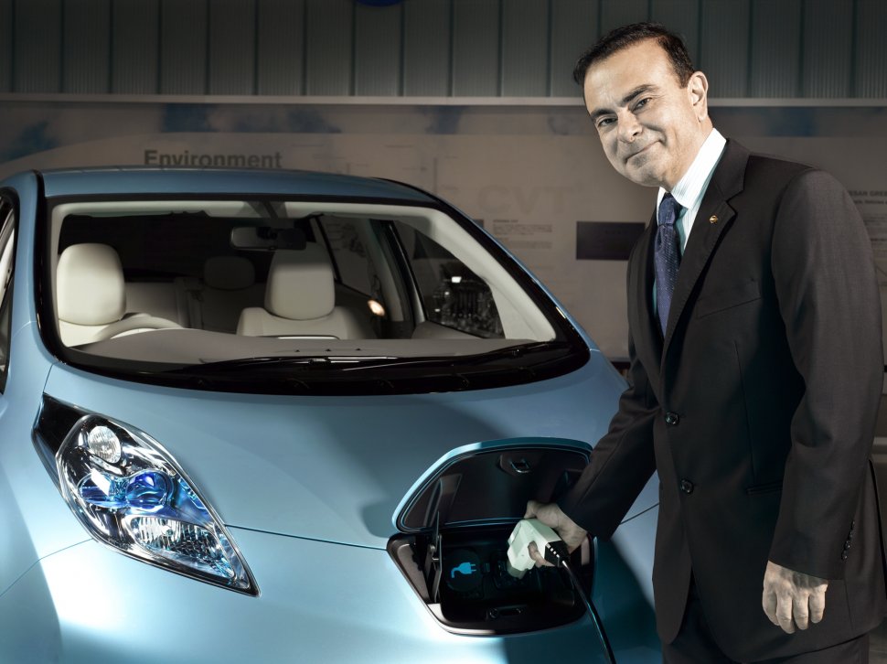 Directorul general Renault-Nissan, Corlos Ghosn, decorat de preşedintele Băsescu