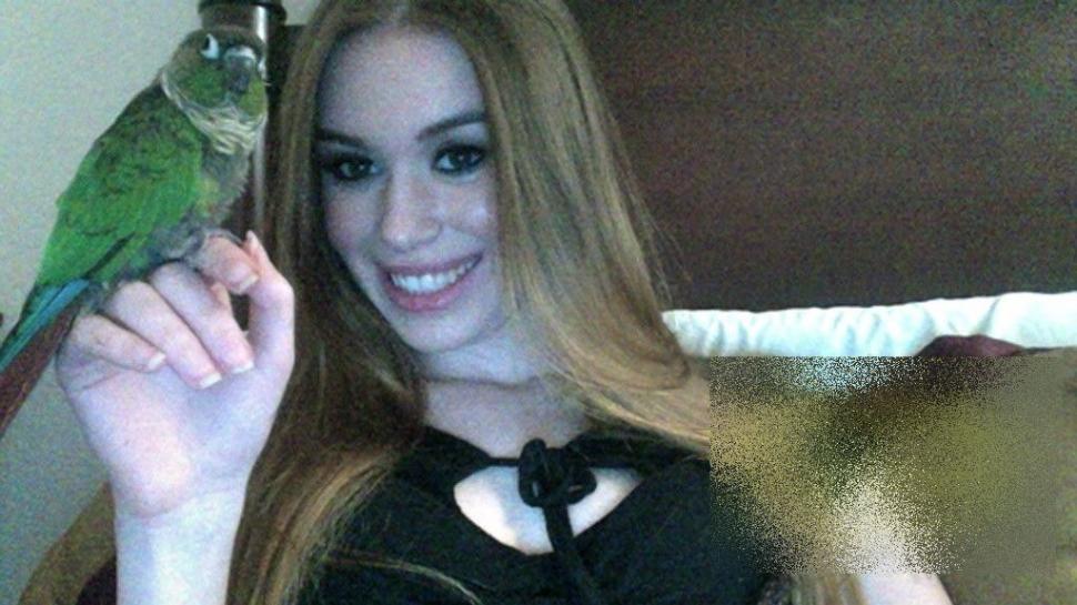 "Să fie dată afară din învăţământ". Părinţii au încremenit când au văzut ce face profesoara de spaniolă în afara şcolii 229384