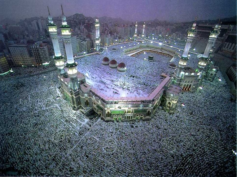 &quot;Allah să fie cu noi şi să ne aducă victoria&quot;. Musulmanii se pregătesc pentru marele pelerinaj de la Mecca