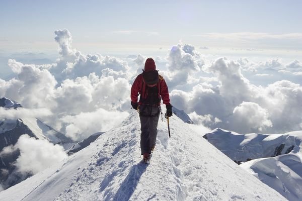 Altitudinea vârfului Mont Blanc, revizuită în scădere. Iată care este acum înălţimea celui mai înalt vârf din Europa occidentală