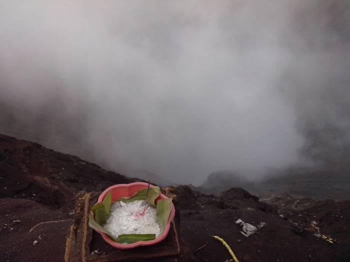 MÂNIA lui Dumnezeu. Locul BIZAR de pe Pământ, unde oamenii caută vindecarea 229601