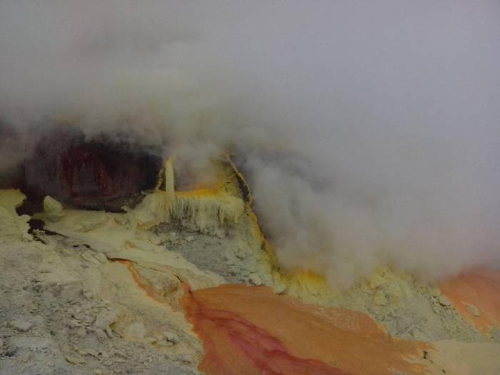 MÂNIA lui Dumnezeu. Locul BIZAR de pe Pământ, unde oamenii caută vindecarea 229602