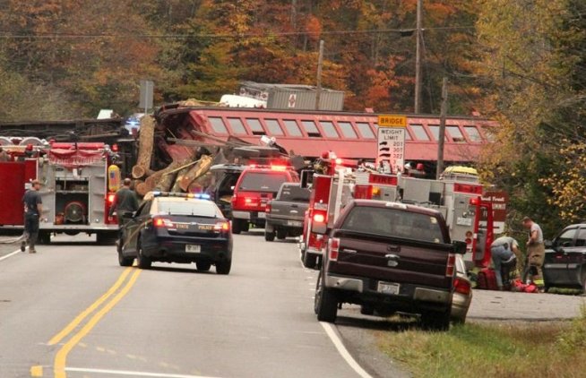 ACCIDENT ORIBIL. Un camion a intrat în coliziune cu un tren. O persoană a murit şi 3 sunt în stare critică