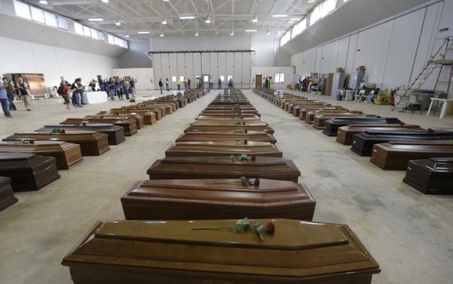 Bilanţul provizoriu al primului naufragiu de la Lampedusa a ajuns la 359 de victime