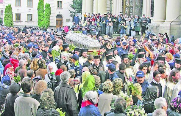 MINUNEA care s-a întâmplat la racla Sfintei Parascheva. "Venise acolo mai mult moartă" 229967